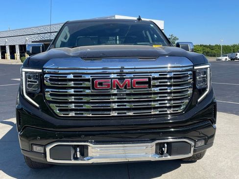 Used 2023 GMC Sierra 1500 Denali w/ Technology Package AWD/4WD image 2