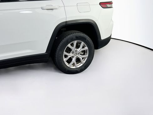 Used 2022 Jeep Grand Cherokee Limited image 30