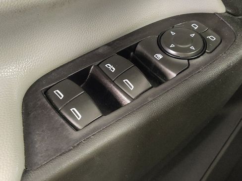 Used 2018 Chevrolet Equinox LS FWD image 27
