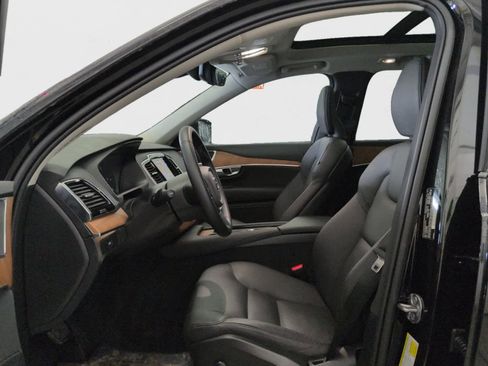 Used 2025 Volvo XC90 B6 Plus image 9