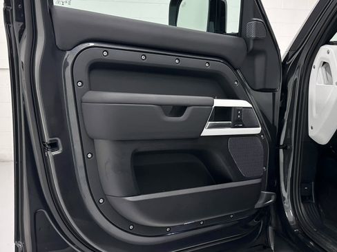 Used 2024 Land Rover Defender 110 S image 23