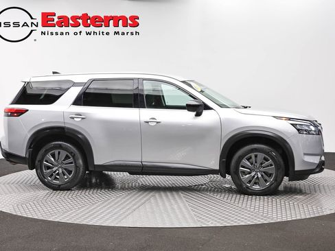 Used 2024 Nissan Pathfinder S AWD/4WD image 4