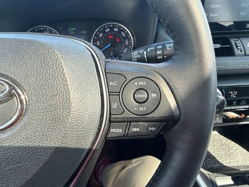 Used 2022 Toyota RAV4 XLE Premium AWD/4WD image 22
