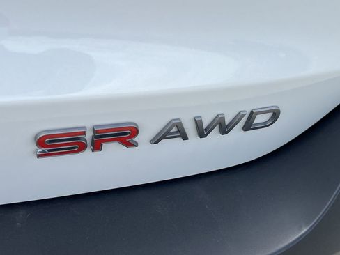 Used 2025 Nissan Kicks SR AWD/4WD image 5