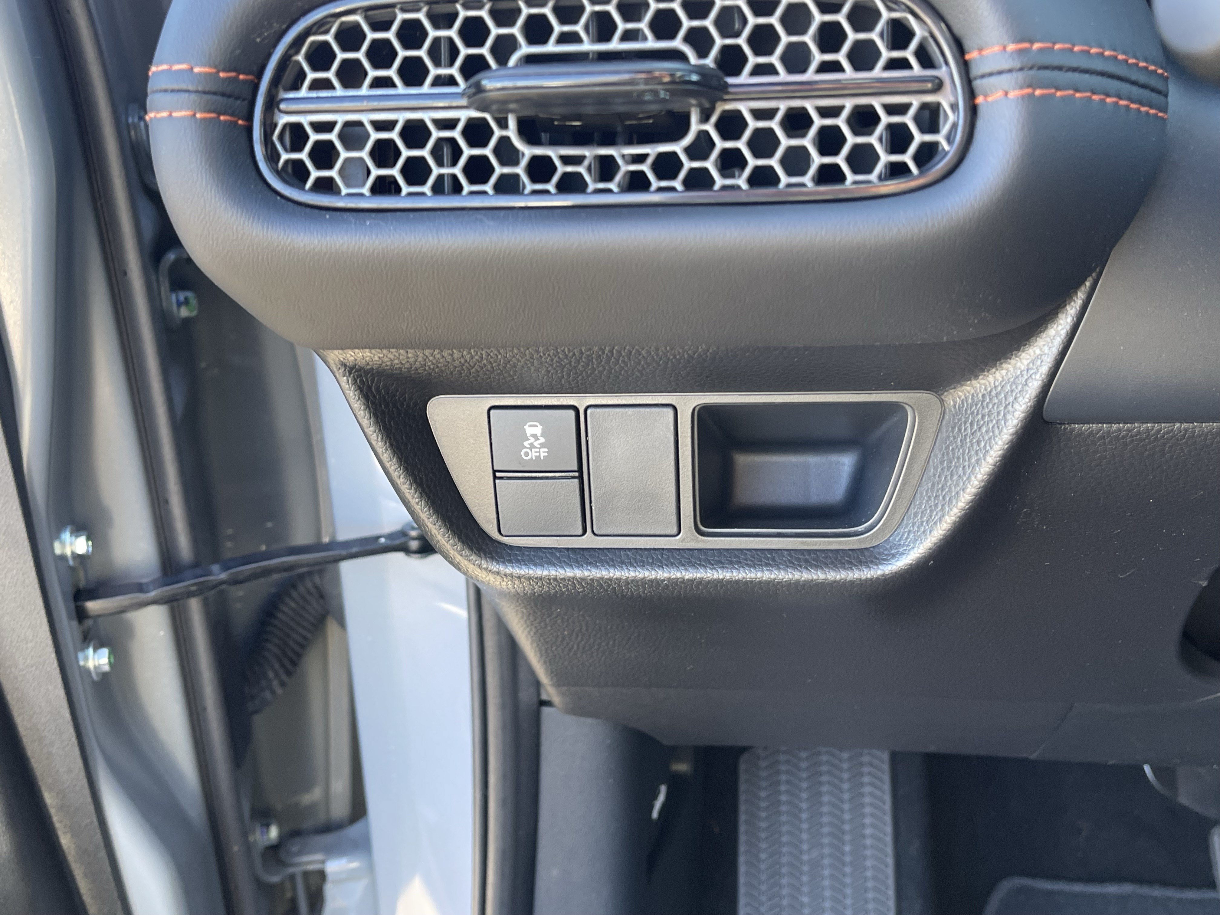 Used 2025 Honda HR-V Sport image 25