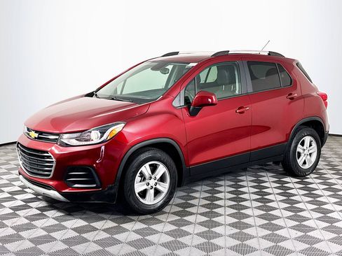 Used 2022 Chevrolet Trax LT w/ LT Convenience Package FWD image 4
