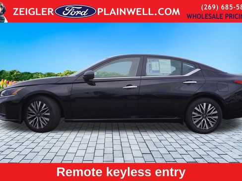 Used 2024 Nissan Altima 2.5 SV image 2