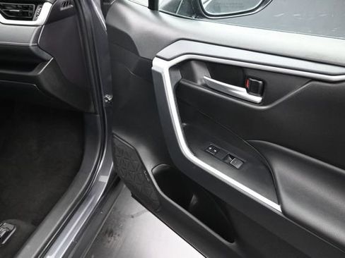 Used 2025 Toyota RAV4 XLE AWD/4WD image 23