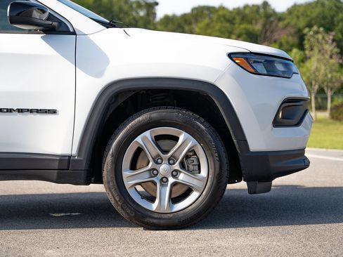 Used 2024 Jeep Compass Latitude AWD/4WD image 9