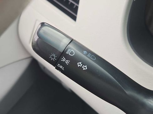 Used 2011 Toyota Sienna LE image 25