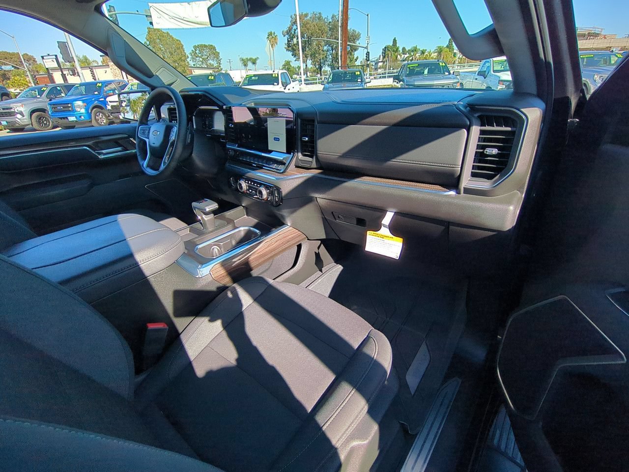 Used 2024 Chevrolet Silverado 1500 LT w/ Protection Package AWD/4WD image 28