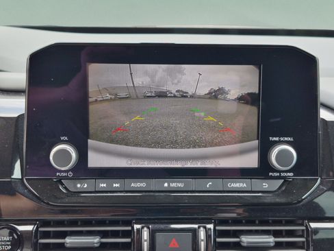 Used 2025 Nissan Pathfinder SV FWD image 31