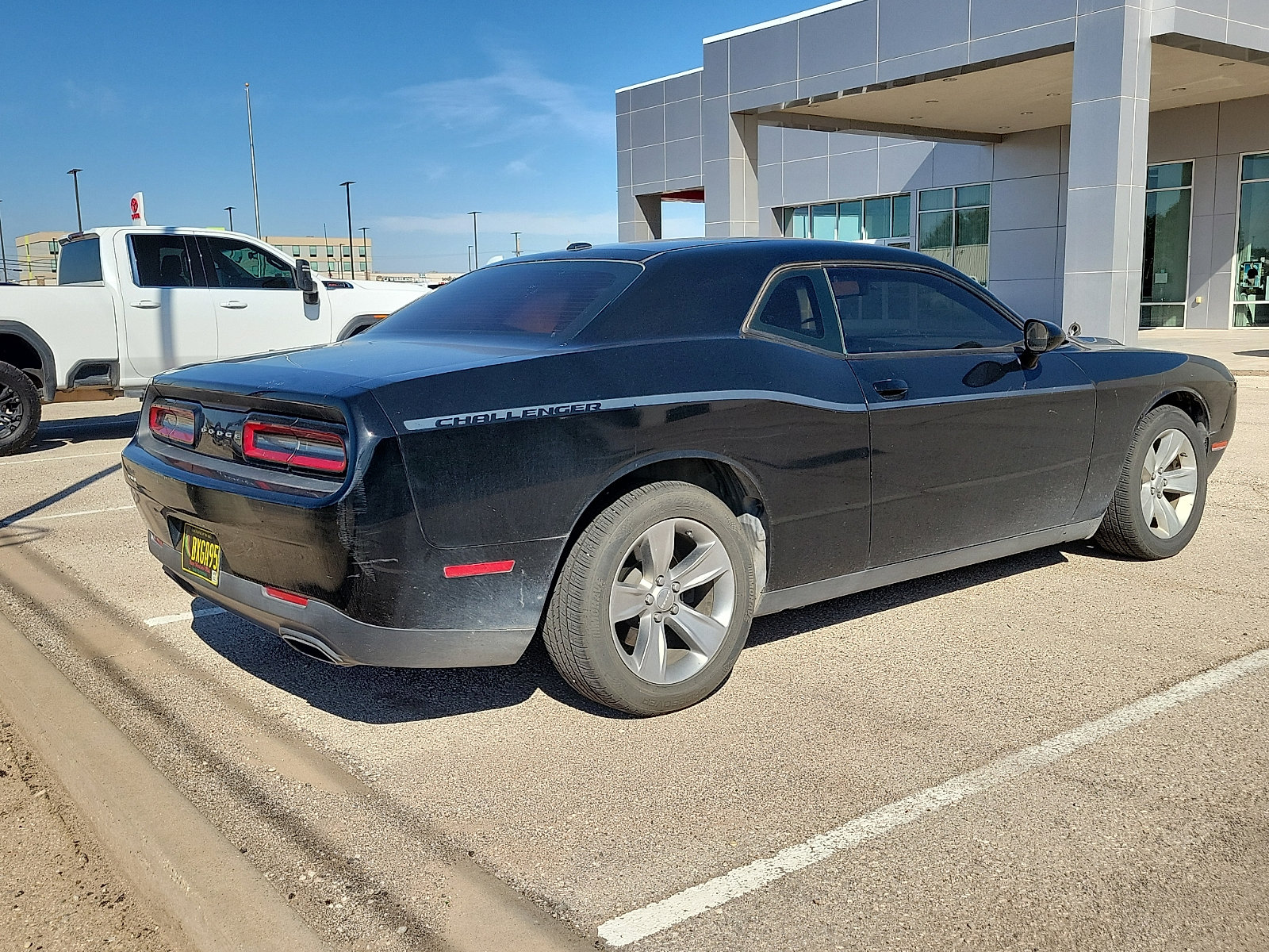 Used 2016 Dodge Challenger SXT RWD image 3