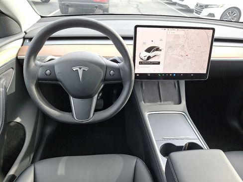 Used 2023 Tesla Model Y Long Range image 9