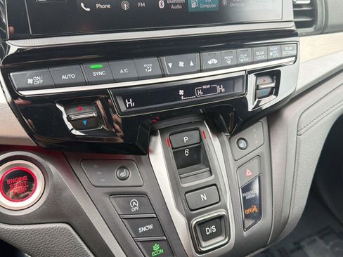 Used 2025 Honda Odyssey Sport-L image 18