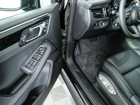 New 2026 Porsche Macan AWD/4WD image 8