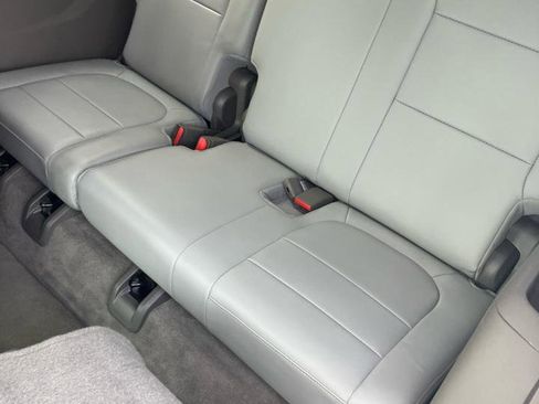 Used 2019 Chevrolet Traverse LT FWD image 11