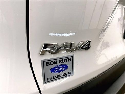 Used 2022 Toyota RAV4 XLE w/ XLE Grade Weather Package AWD/4WD image 13