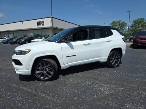 Used 2025 Jeep Compass Limited w/ Driver Assist Group I AWD/4WD image 3
