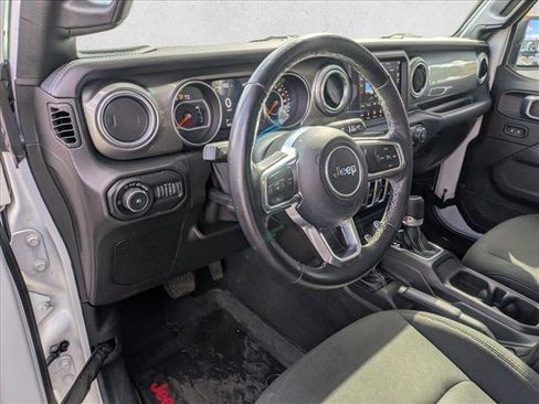 Used 2019 Jeep Wrangler Unlimited Sahara image 9