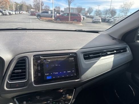 Used 2017 Honda HR-V EX image 9