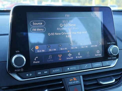 Used 2024 Nissan Altima 2.5 SV image 3