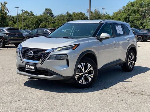 Used 2022 Nissan Rogue SV FWD image 3