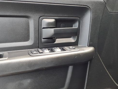 Used 2019 RAM 1500 Express w/ Express Value Package AWD/4WD image 4