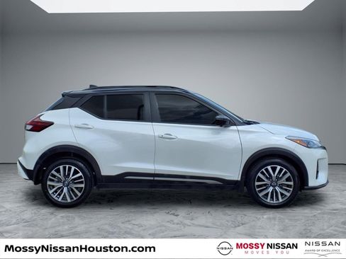 Used 2023 Nissan Kicks SR FWD image 8