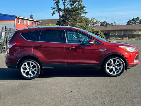 Used 2014 Ford Escape Titanium w/ Equipment Group 401A FWD image 8