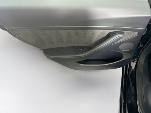 Used 2023 Tesla Model 3 Standard Range image 31