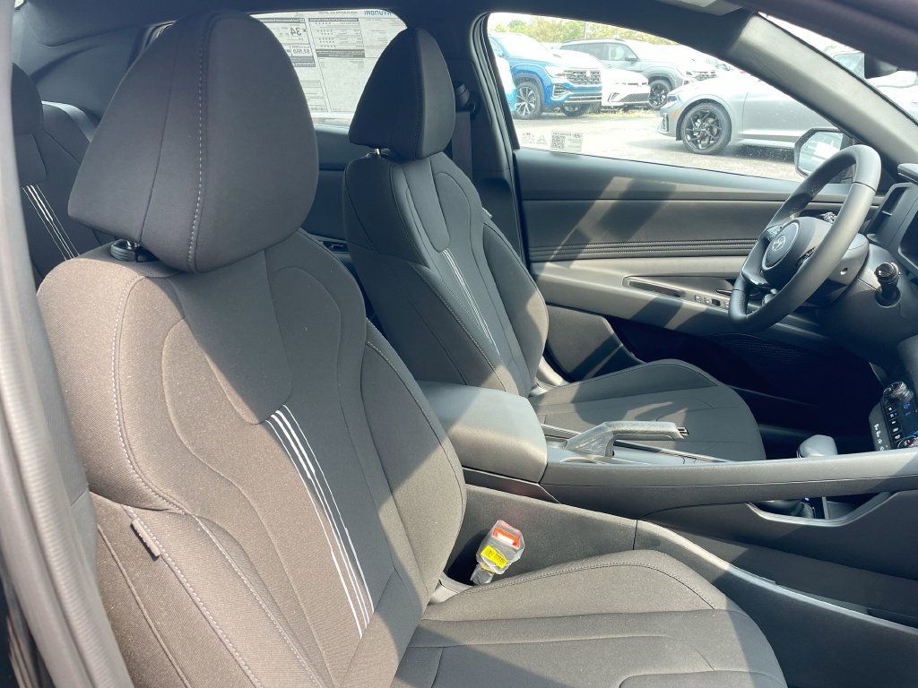 Used 2025 Hyundai Elantra Sport FWD image 50