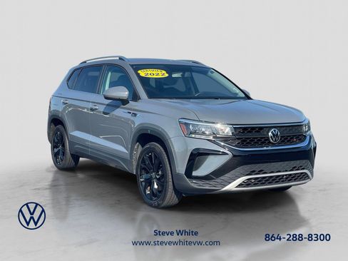 Used 2022 Volkswagen Taos SE FWD image 1