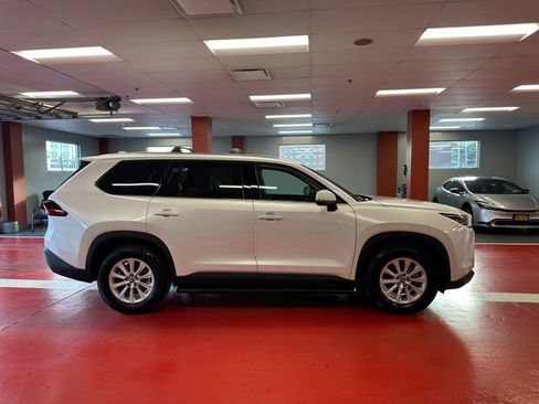 Certified 2025 Toyota Grand Highlander AWD image 3