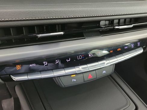 Used 2025 Cadillac XT4 Premium Luxury FWD image 26