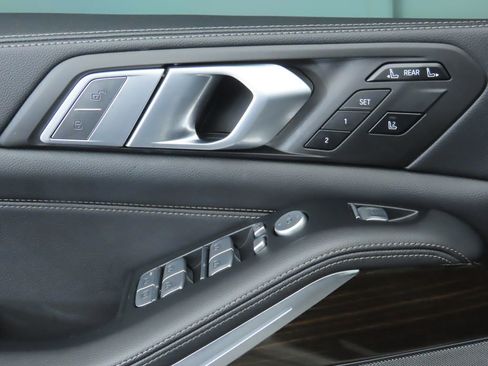 Used 2020 BMW X7 xDrive40i w/ Premium Package AWD/4WD image 24