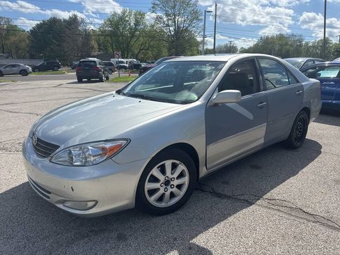 Used 2004 Toyota Camry XLE FWD image 3