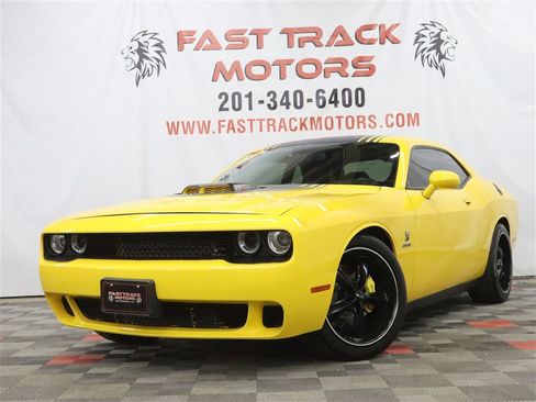 Used 2018 Dodge Challenger R/T Scat Pack RWD image 1