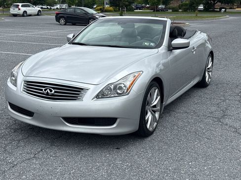 Used 2010 INFINITI G37 Convertible w/ Premium Pkg RWD image 3