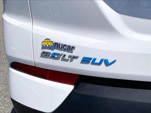 Used 2023 Chevrolet Bolt EUV LT w/ Comfort Package FWD image 28