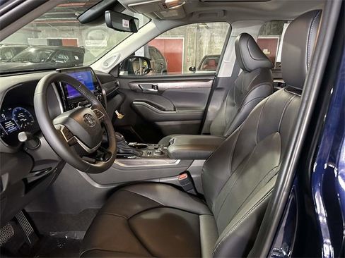 New 2026 Toyota Highlander Limited image 14