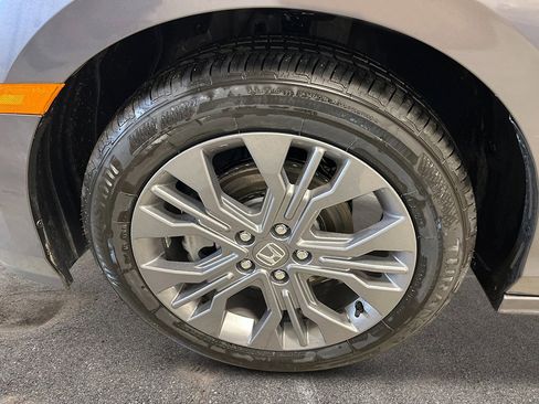 New 2026 Honda Odyssey Touring image 11