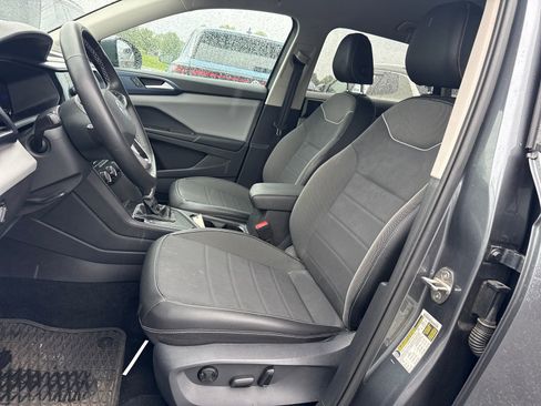 Certified 2023 Volkswagen Taos SE w/ Black Wheel Package FWD image 11