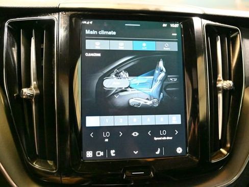 Used 2024 Volvo XC60 B5 Core AWD/4WD image 33