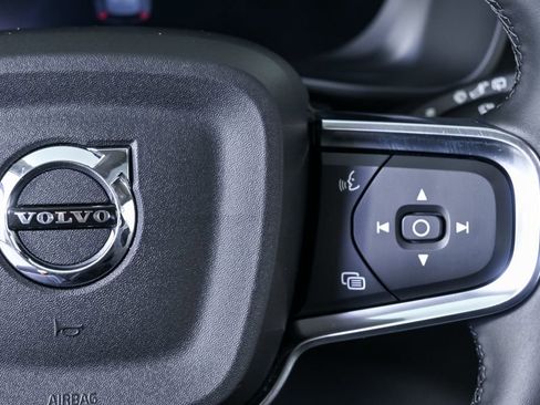 Certified 2025 Volvo XC40 B5 Plus image 12