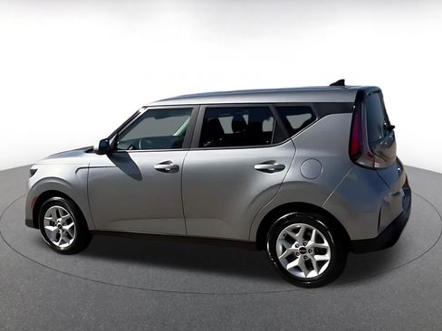 Used 2025 Kia Soul LX w/ LX Technology Package image 9