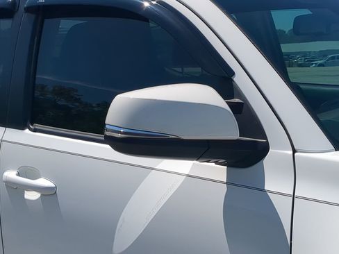 Used 2022 Toyota Tacoma SR5 w/ Technology Package image 10