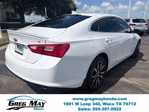 Used 2018 Chevrolet Malibu LT w/ Sport Package FWD image 2