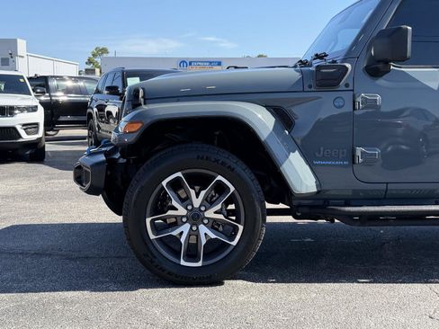 Used 2024 Jeep Wrangler Unlimited w/ Convenience Group AWD/4WD image 10