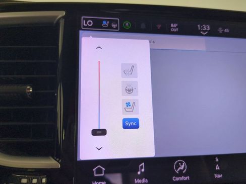 Used 2024 Chrysler Pacifica Limited image 30